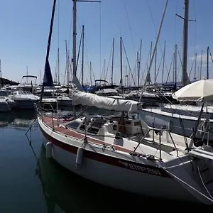  Bateau-hôtel Bateau A Quai St Raphael, 4 Couchages , Voilier Etap 28i